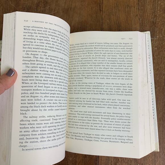 A History of the Twentieth Century Vol. 1 1900-1933 Martin Gilbert hardback book - Picture 15 of 16